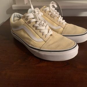 Van’s Old Skool - Men’s 9.5, Women’s 11. Vanilla Custard/True White Color